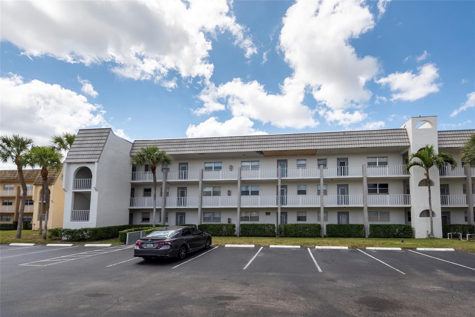 8515 Sunrise Lakes Boulevard 301, Sunrise, FL 33322