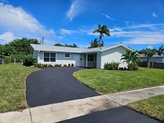 820 S Mangonia Circle, West Palm Beach, FL 33401