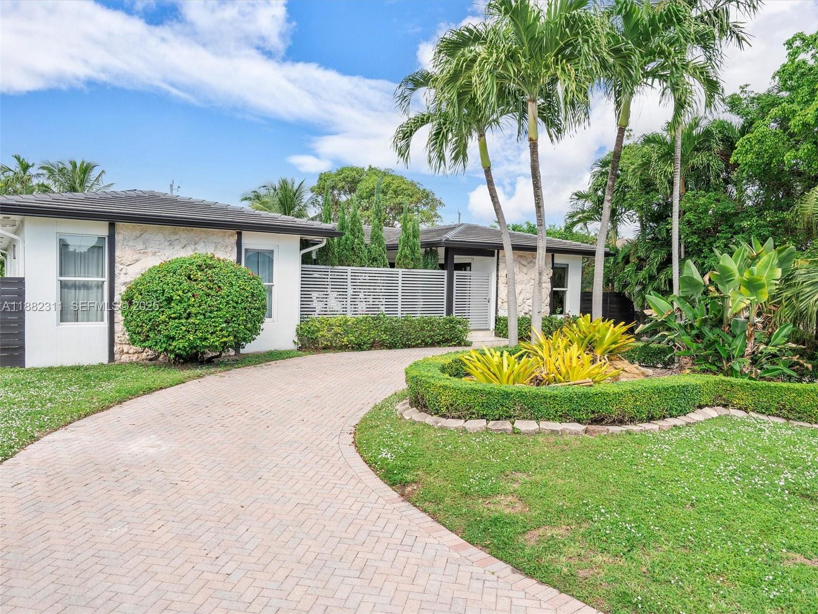 11407 N Bayshore Drive, North Miami, FL 33181 photo 3