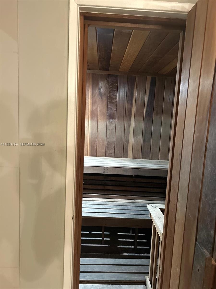 1621 Collins Avenue 701 — photo 11