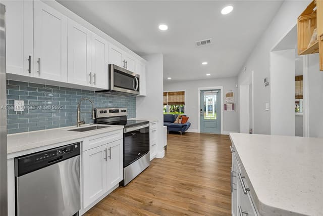 4881 NE 2nd Avenue, Oakland Park, FL 33334