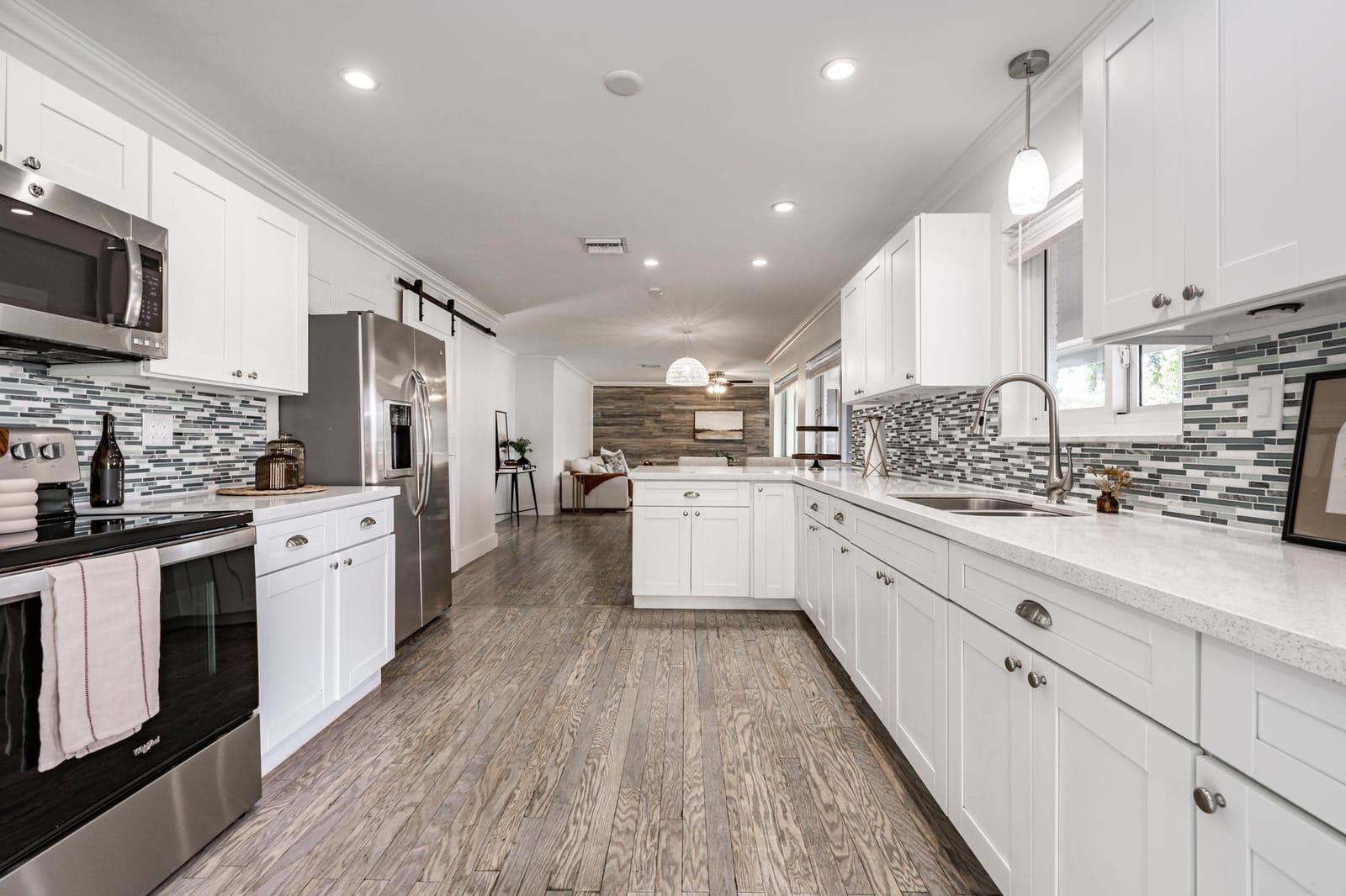300 NE 43rd Street, Oakland Park, FL 33334
