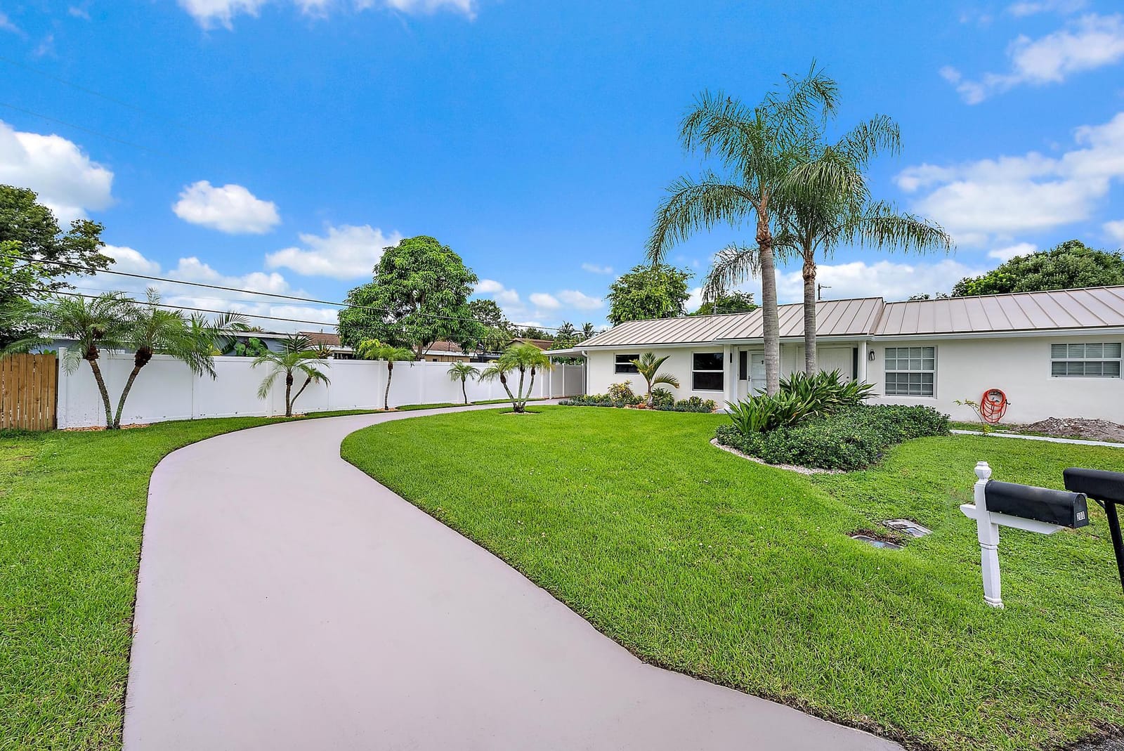 200 Anglers Circle, Jupiter, FL 33458 photo 2