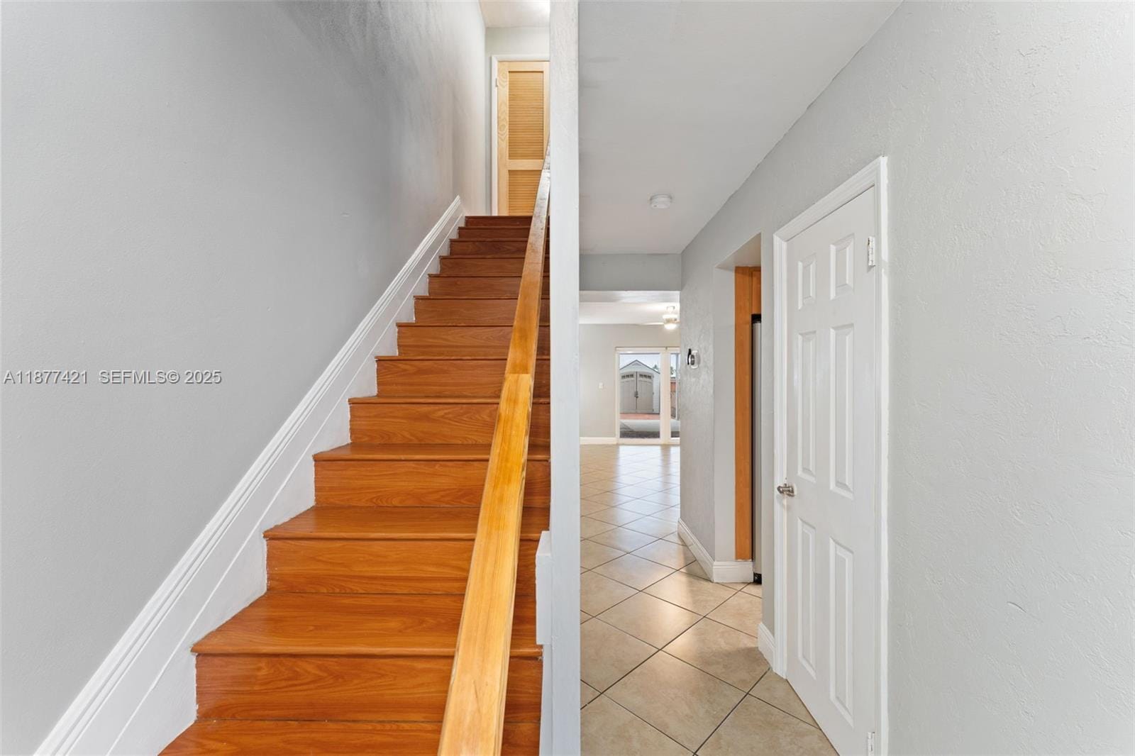 7025 W 19th Court, Hialeah, FL 33014 photo 4