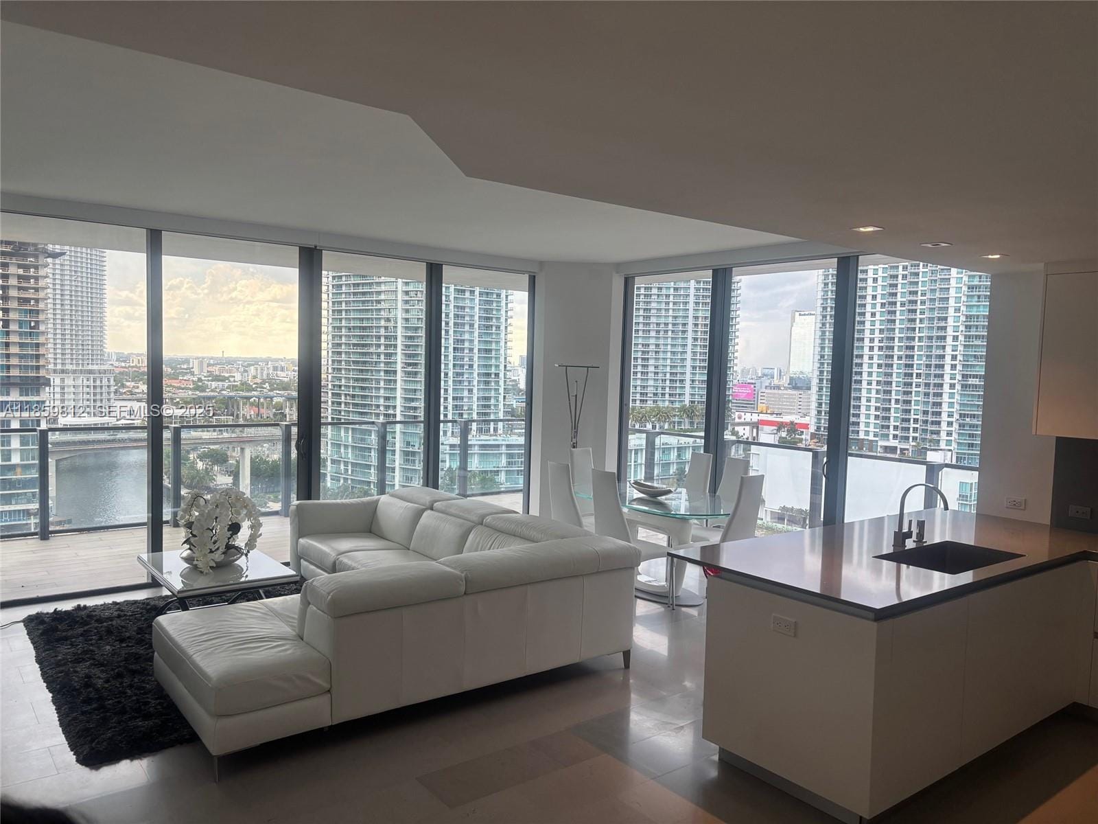 68 SE 6th Street 1212, Miami, FL 33131 photo 12