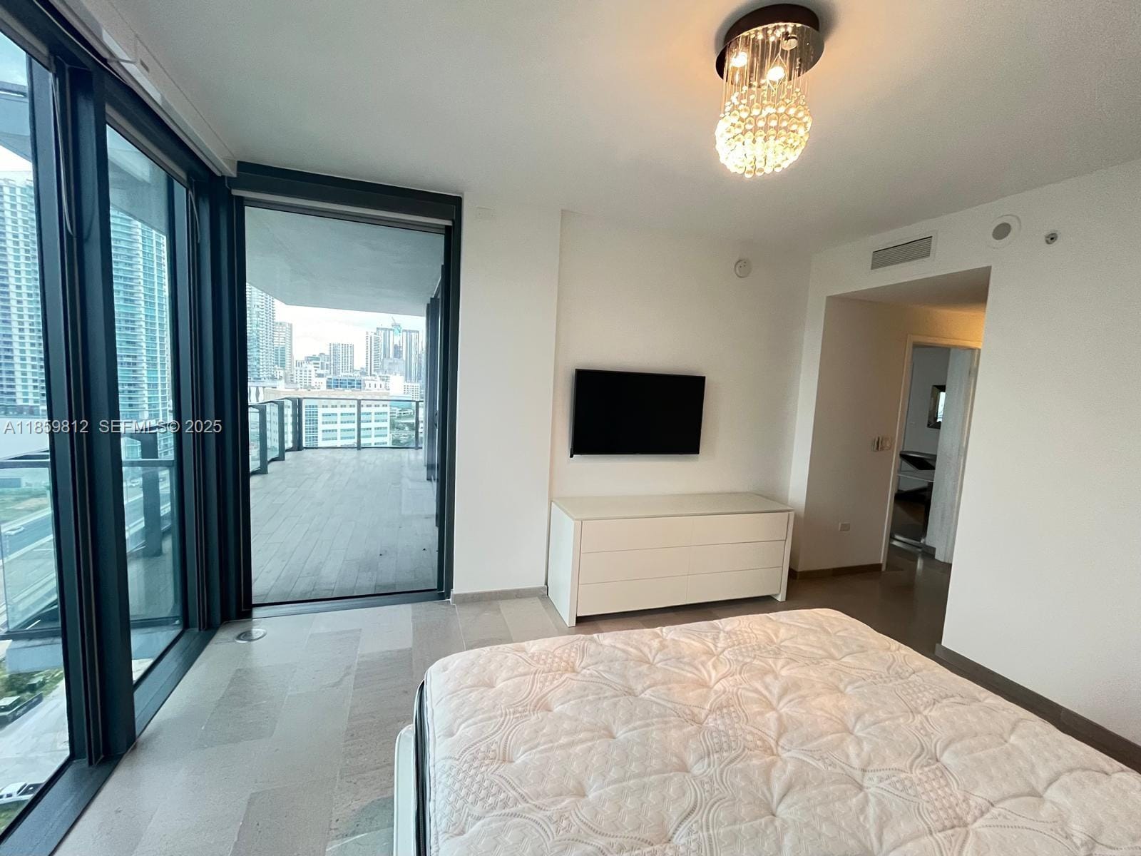 68 SE 6th Street 1212, Miami, FL 33131 photo 15