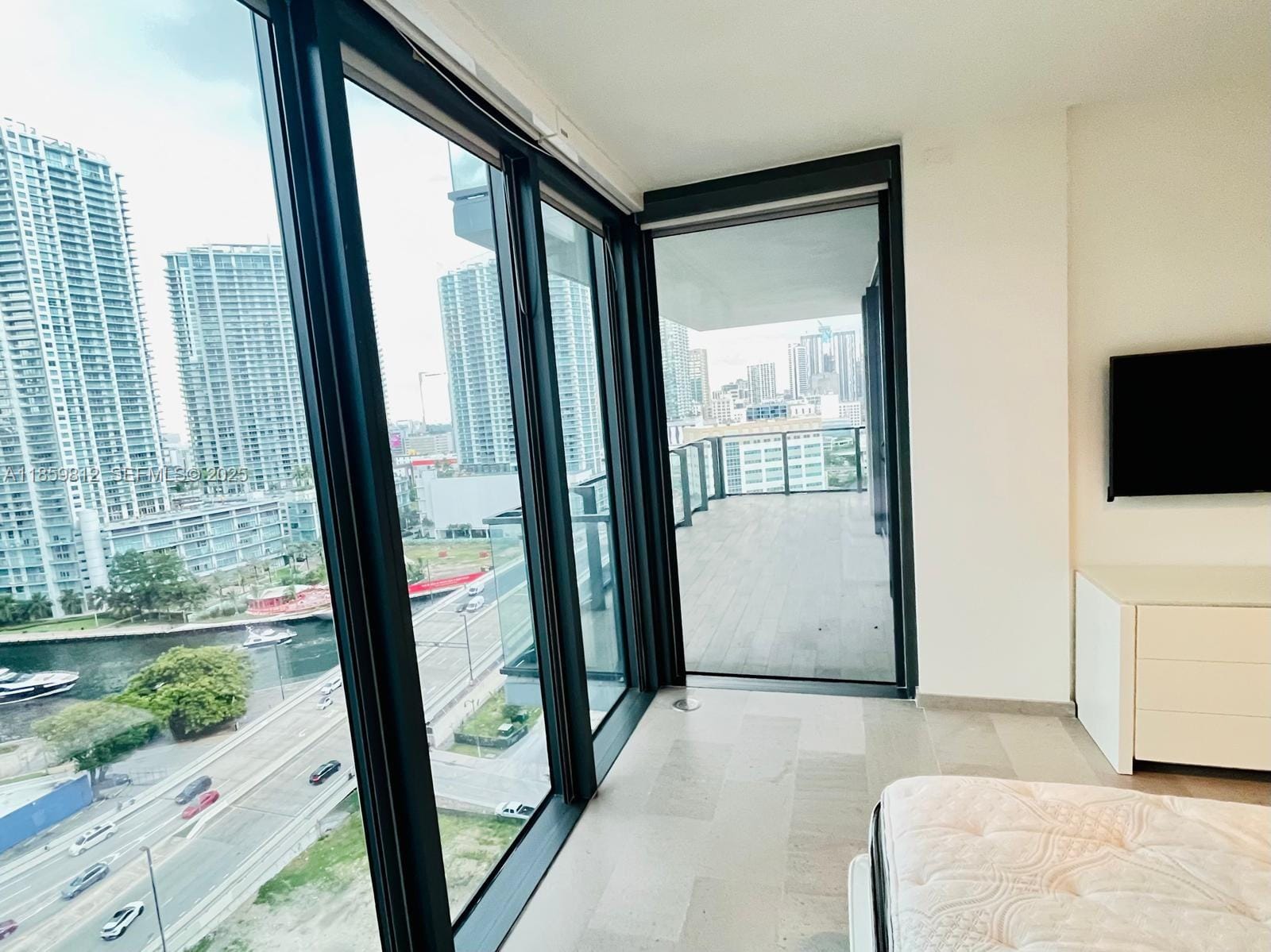 68 SE 6th Street 1212, Miami, FL 33131 photo 16