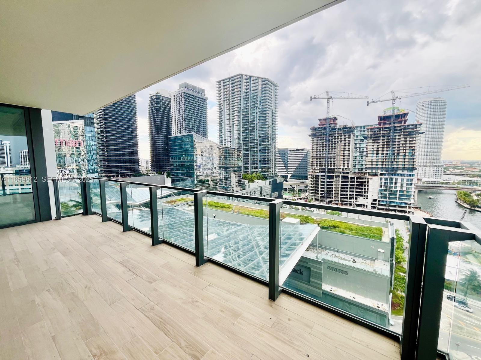 68 SE 6th Street 1212, Miami, FL 33131 photo 5