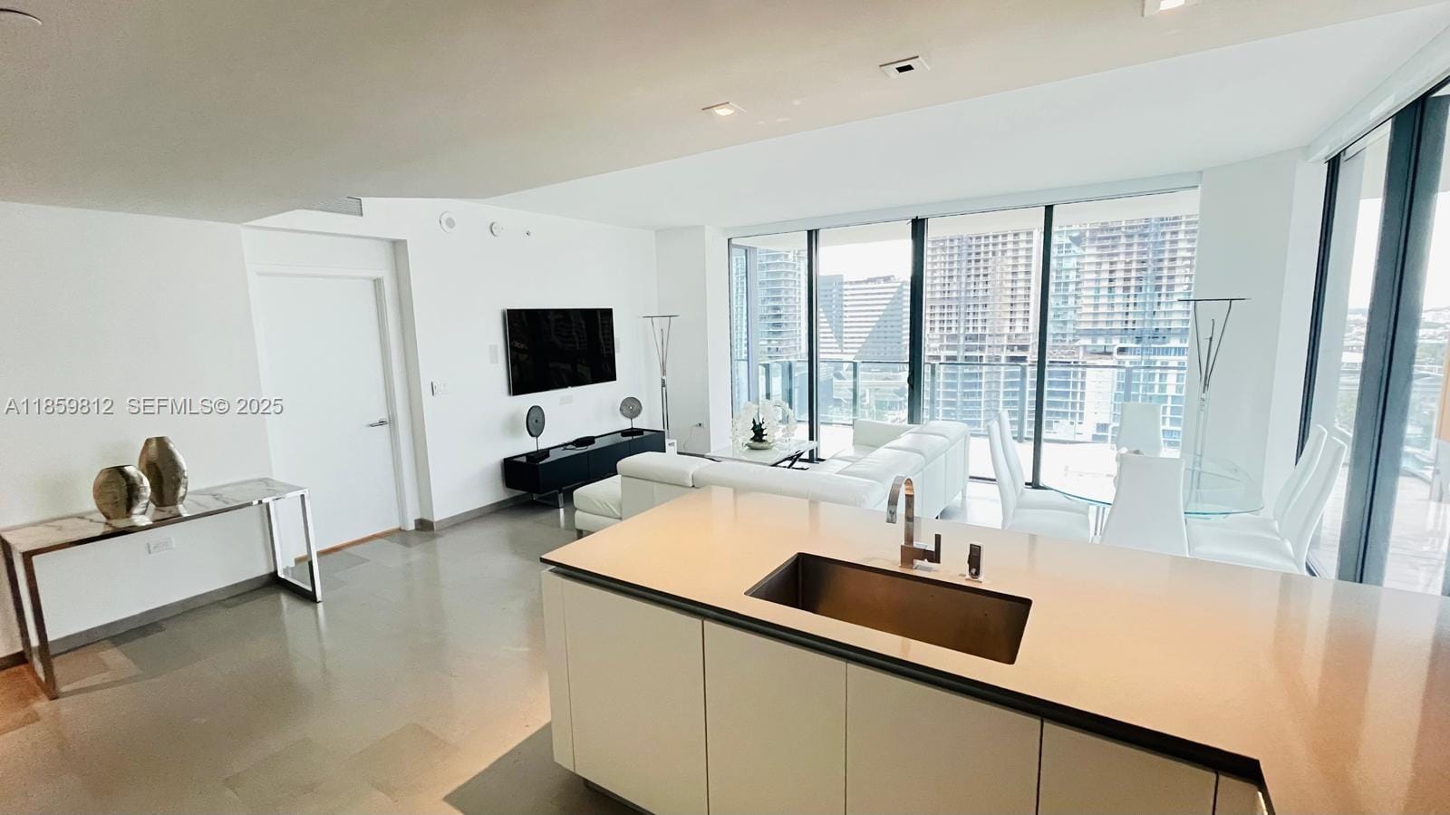 68 SE 6th Street 1212, Miami, FL 33131 photo 8