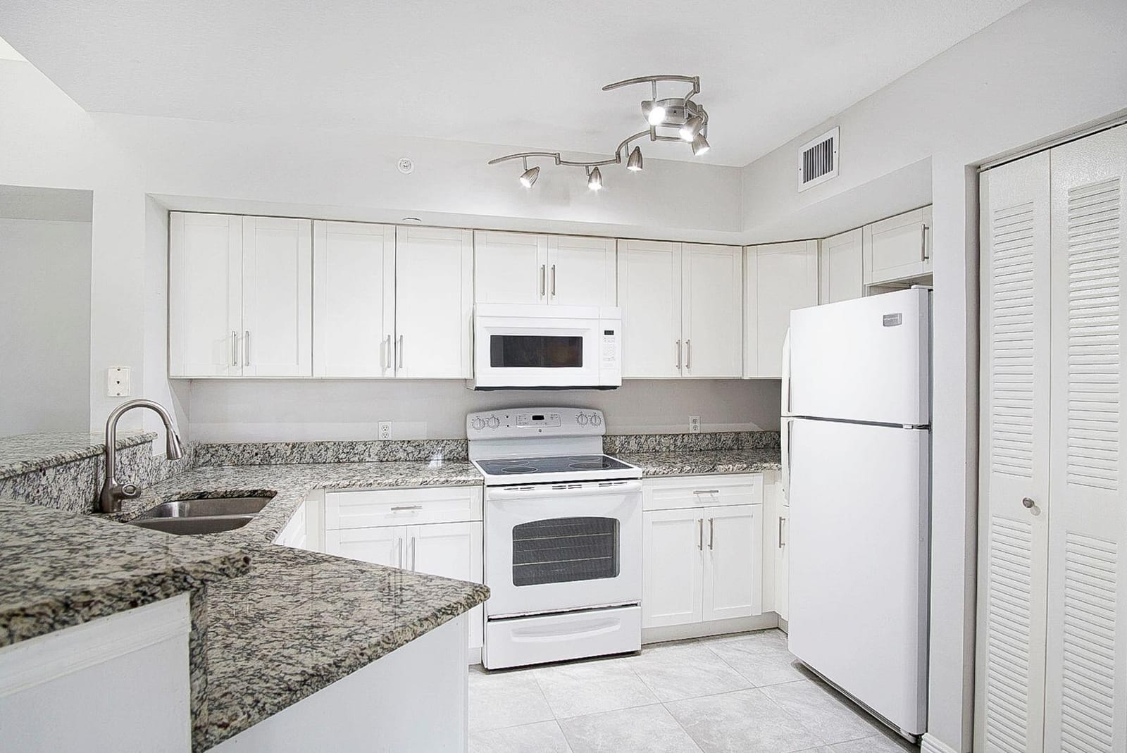 4041 San Marino Boulevard 307 — photo 10