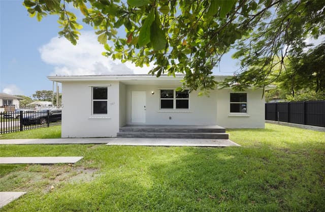 1901 NW 48th, sold in 17 Ave Manor, Miami, FL