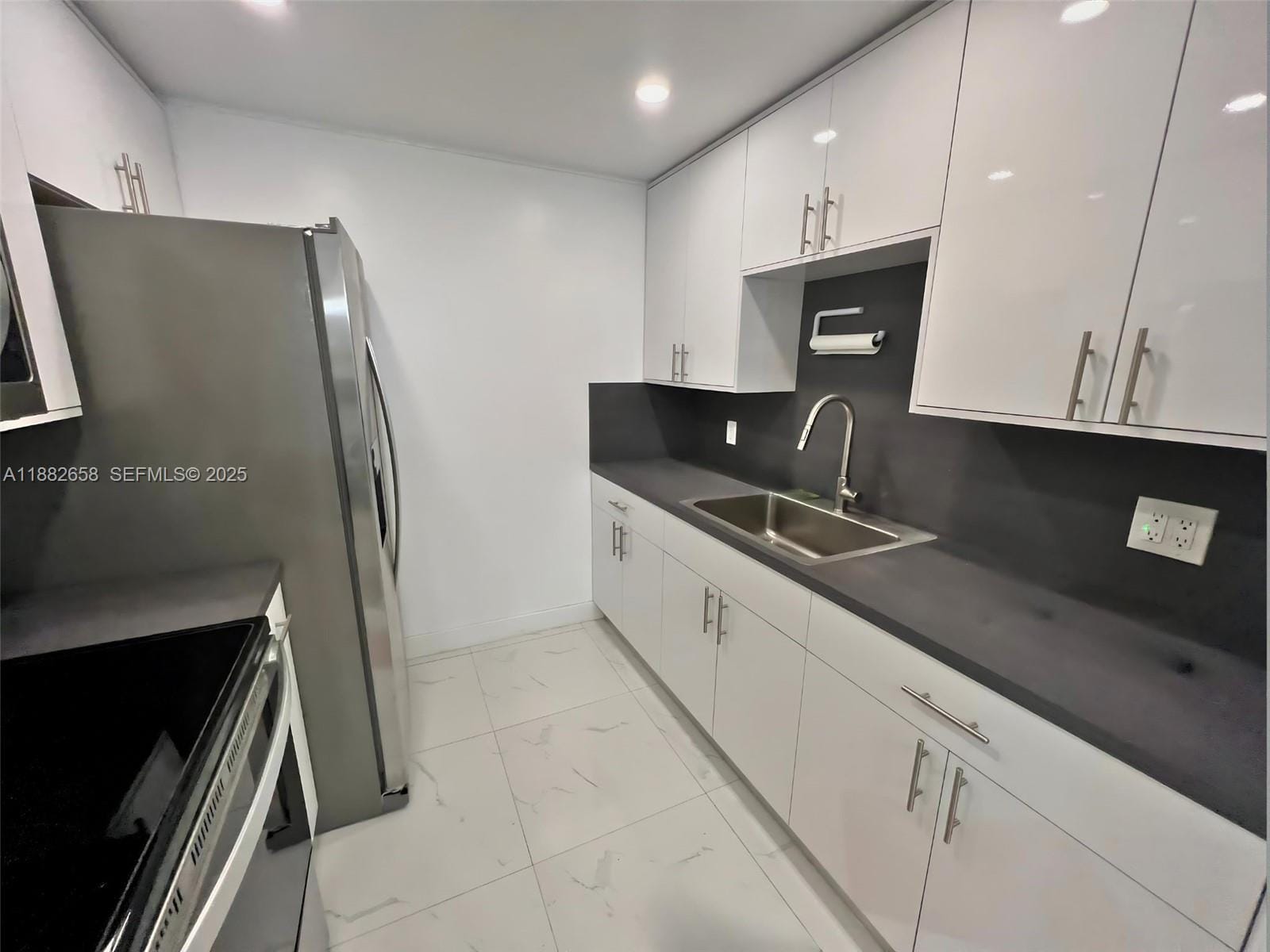 200 SW 132nd Way 203L — photo 3