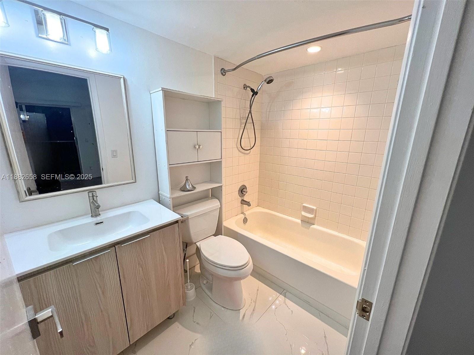 200 SW 132nd Way 203L — photo 8