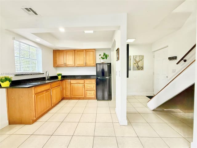 30 SW 11th Avenue 4, sold in Miramar Terrace, Miami, FL