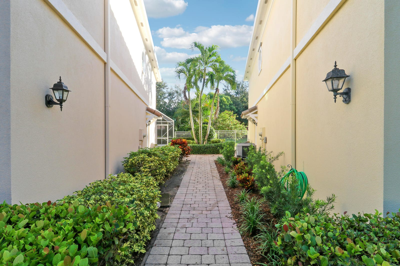 468 Capistrano Drive, Palm Beach Gardens, FL 33410 photo 2