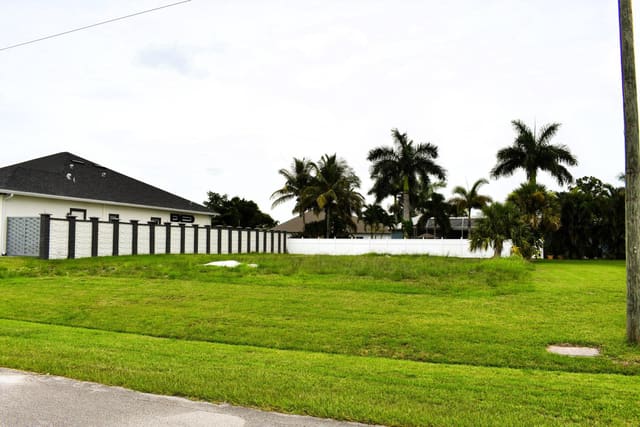 2565 SW Salzedo Avenue, Port St. Lucie, FL 34987