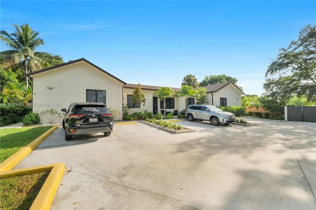 5737 Cleveland Street, Hollywood, FL 33021