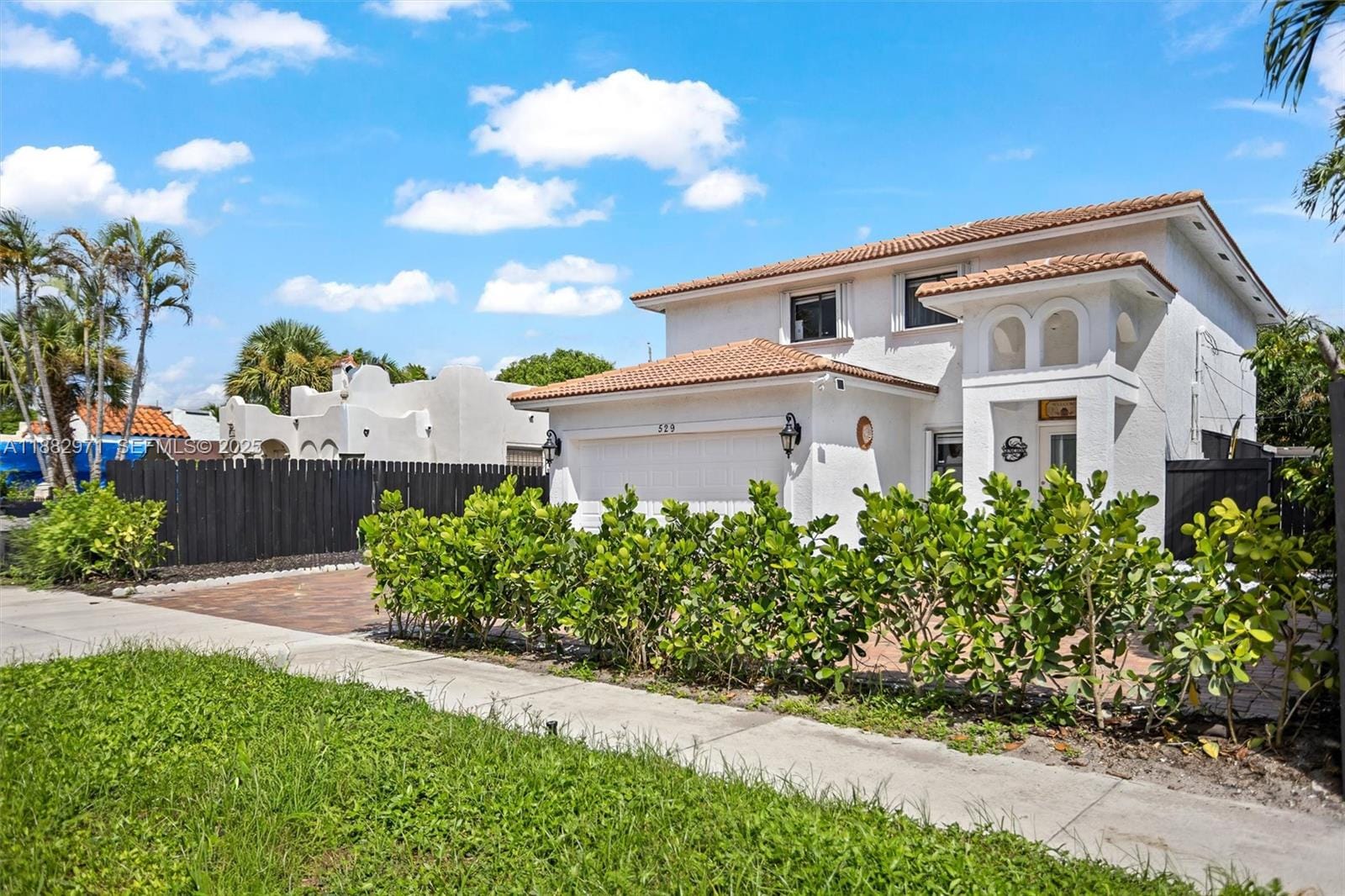 529 El Prado, West Palm Beach, FL 33405 photo 2