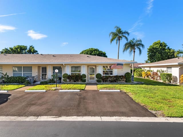8904 Warwick Drive 425, Boca Raton, FL 33433