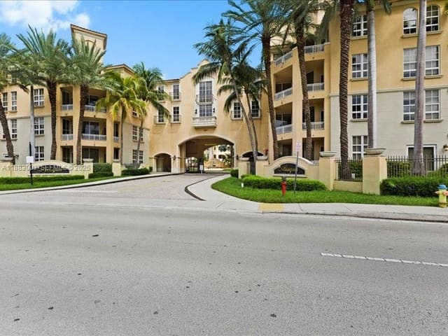 3001 NE 185th Street 121, Aventura, FL 33180