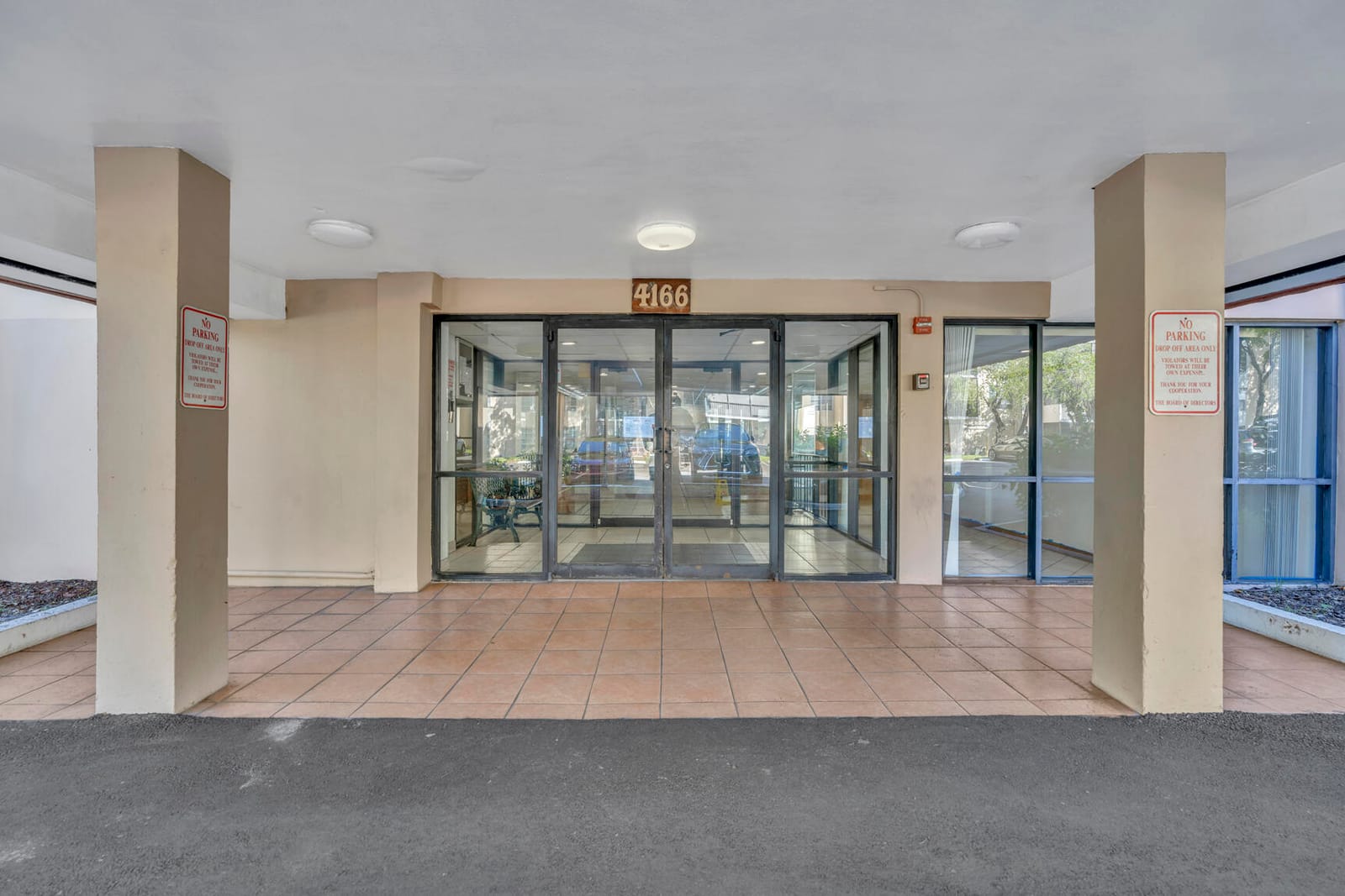 4166 Inverrary Drive 304 — photo 11
