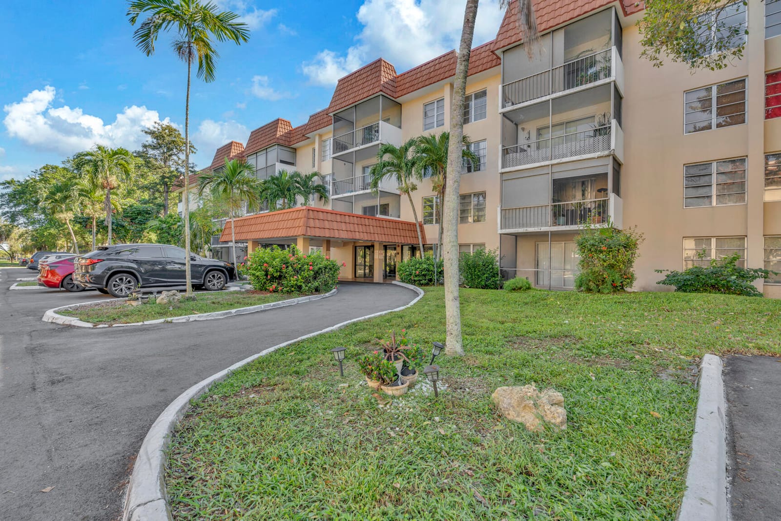 4166 Inverrary Drive 304 — photo 8