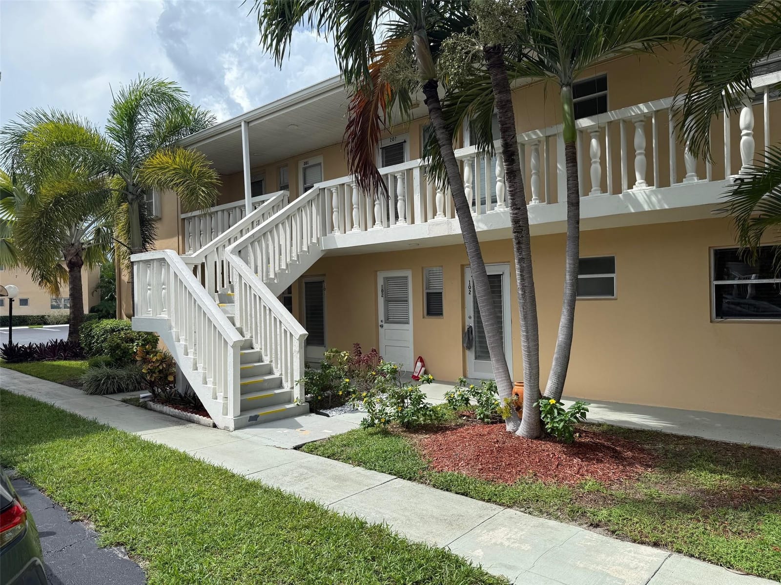 2141 NE 1st Court 102, Boynton Beach, FL 33435 photo 2