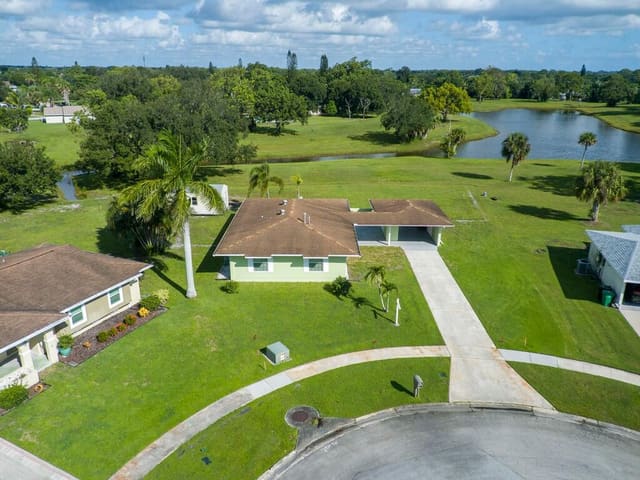 315 NE Brasher Court, Port St. Lucie, FL 34983