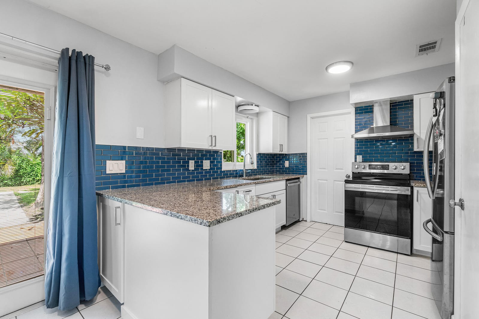 1179 Fernlea Drive — photo 2