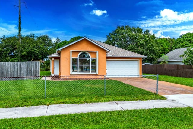 726 Maple Avenue, sold in Maravilla Gardens Subdivision Unit 3, Fort Pierce, FL