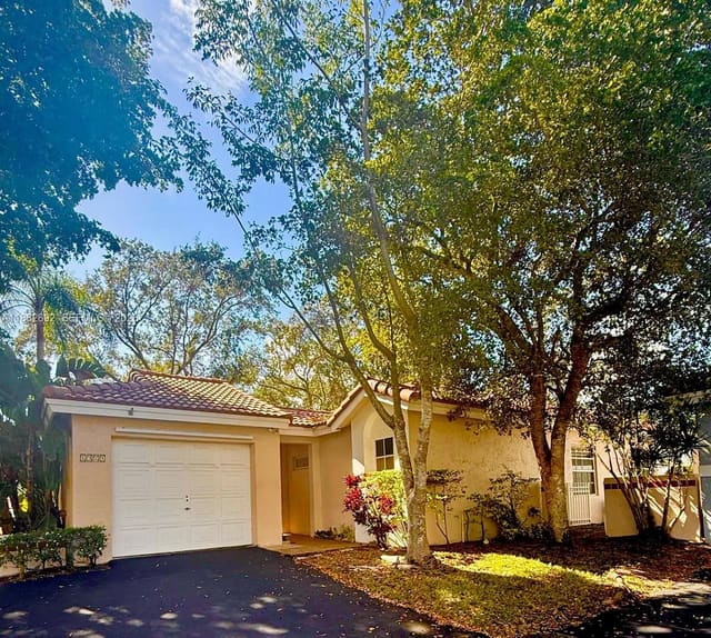 1321 N Seagrape Circle, Weston, FL 33326