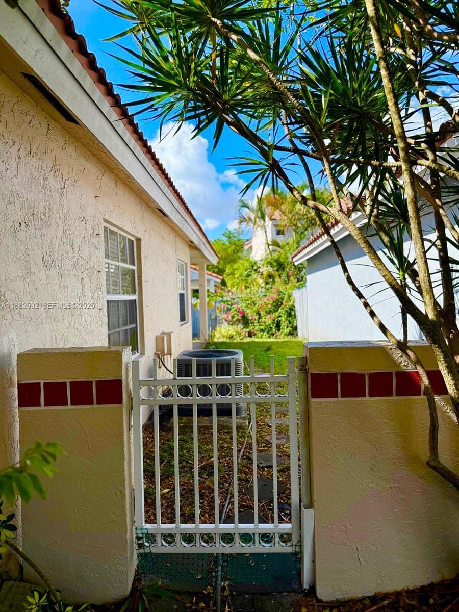 1321 N Seagrape Circle, Weston, FL 33326 photo 8