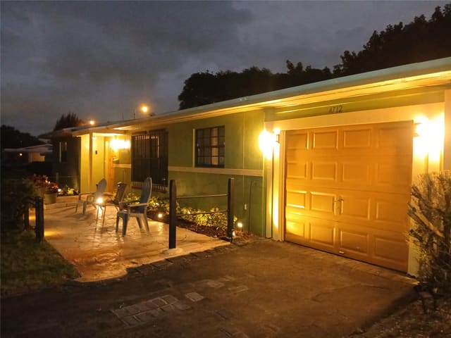 4712 NW 1st Street, Plantation, FL 33317