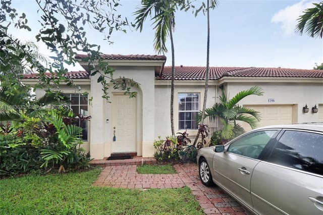 1706 NW 78th Way, Pembroke Pines, FL 33024