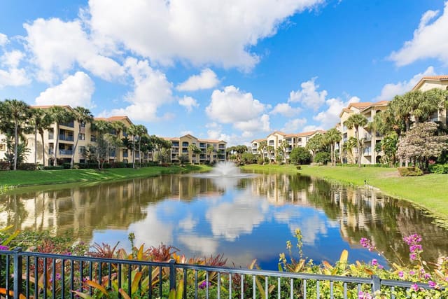 700 Uno Lago Drive 303, Juno Beach, FL 33408