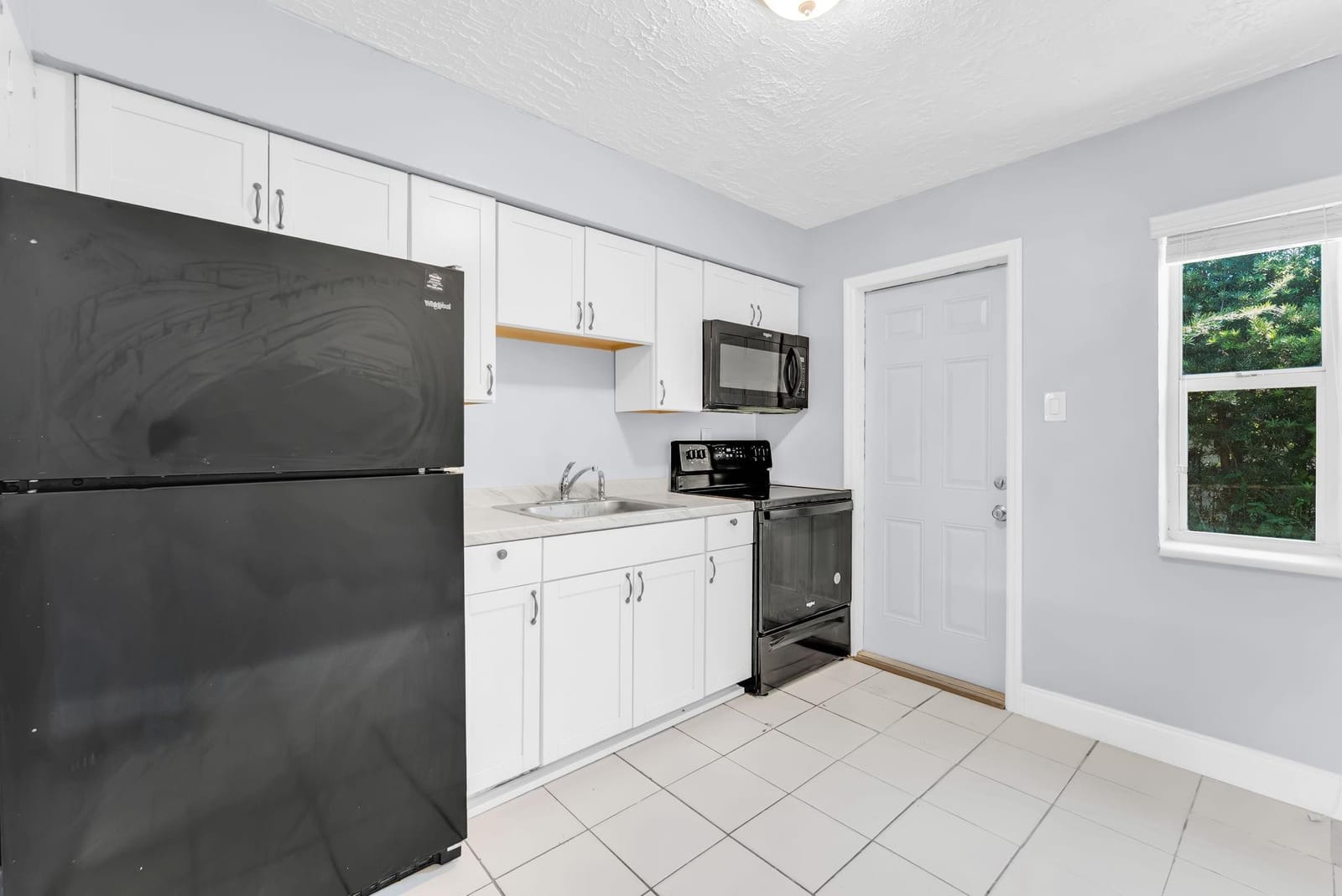 746 SW 4th Street — photo 8