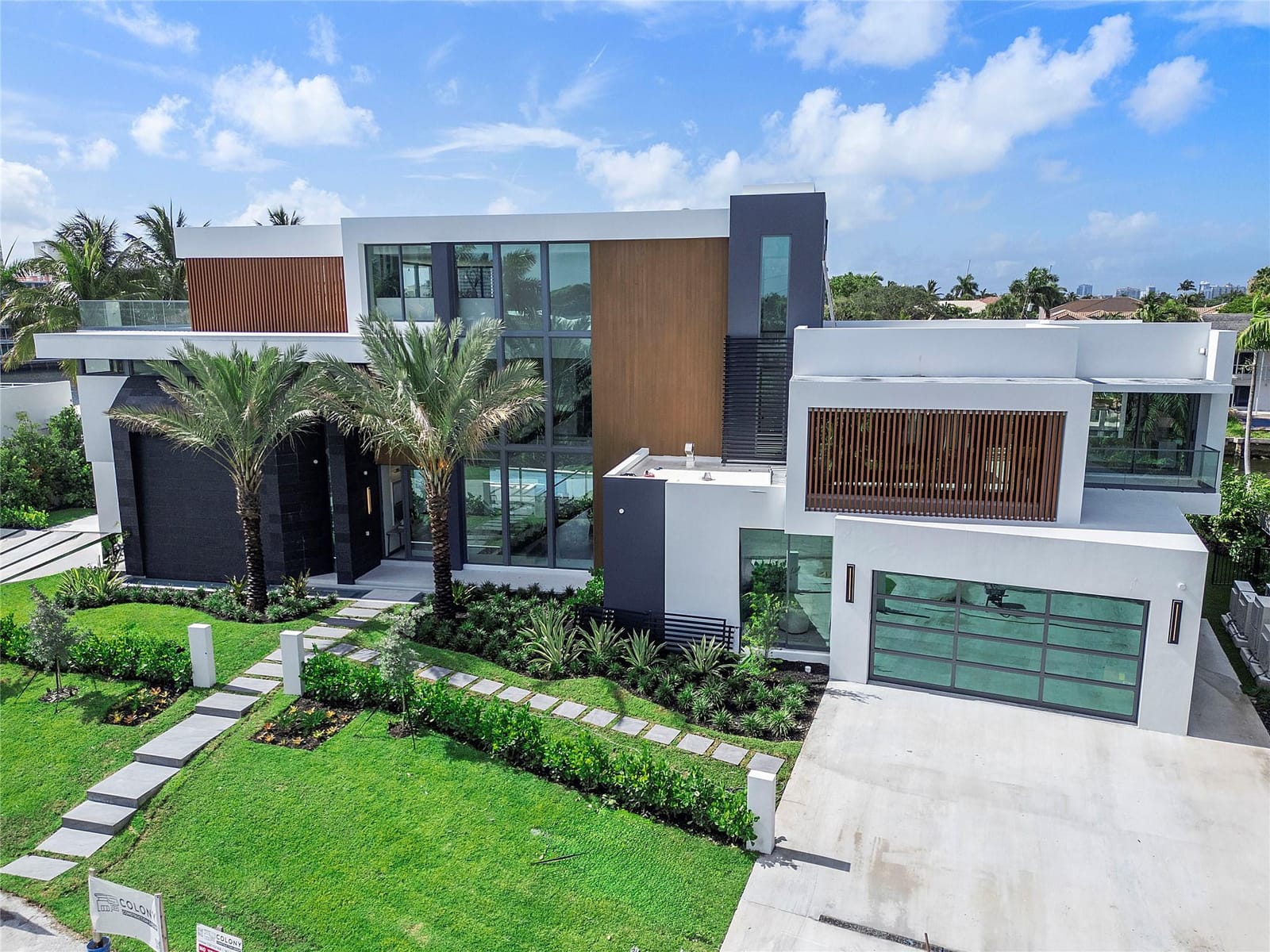 2880 NE 28th Street, Fort Lauderdale, FL 33306