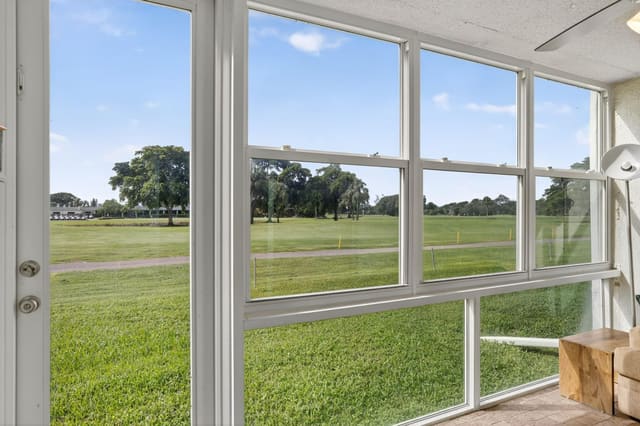 7640 NW 18th Street 101, Margate, FL 33063