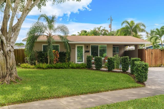 558 NE 28th Street, sold in Tropical Manors, Wilton Manors, FL