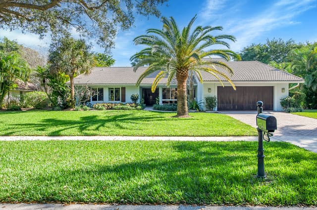 2932 Banyan Boulevard Circle NW, Boca Raton, FL 33431