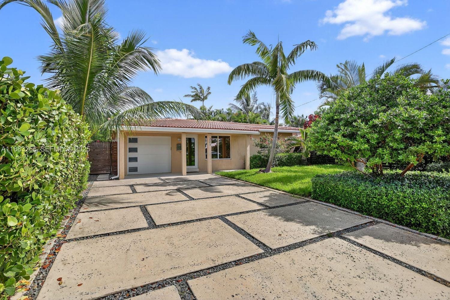 301 NE 48th Street, Oakland Park, FL 33334 photo 2