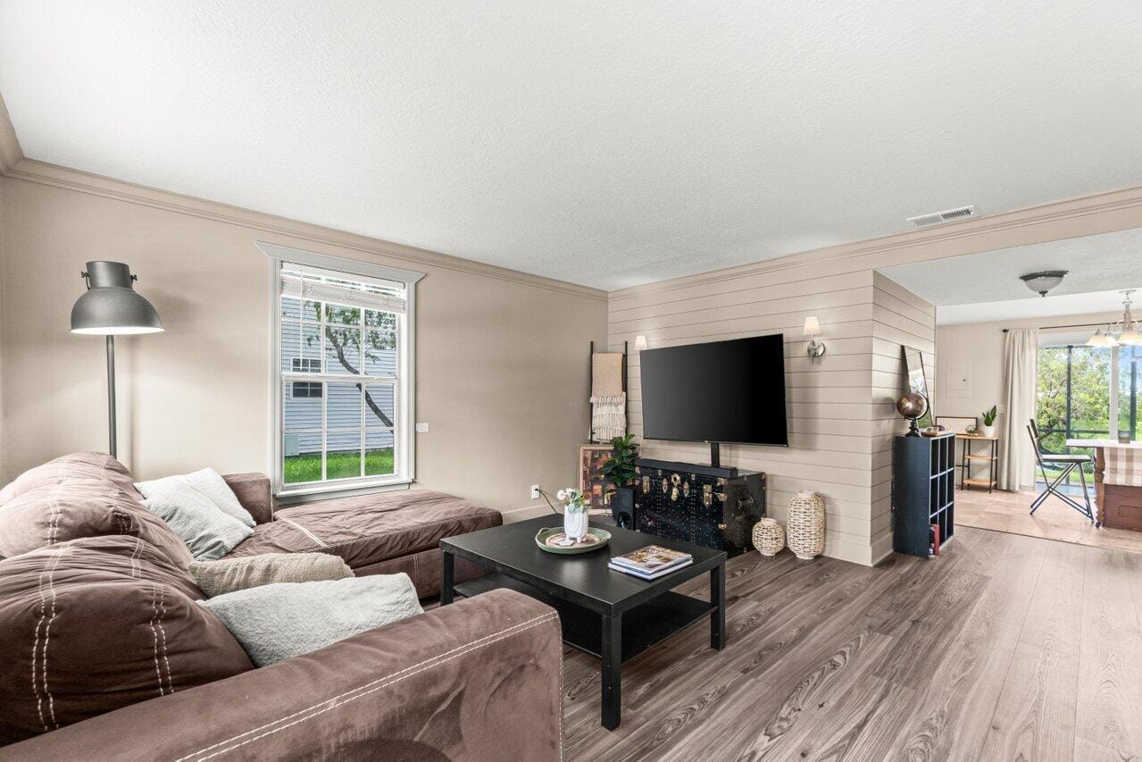 209 Old English Drive — photo 3
