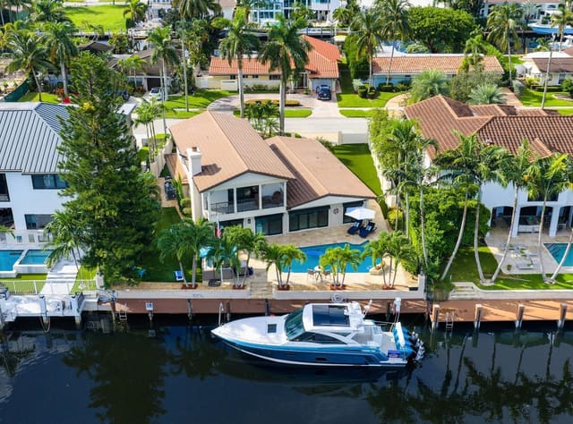 2541 NE 48th Street, sold in Coral Key Villas 5th Sec, Lighthouse Point, FL