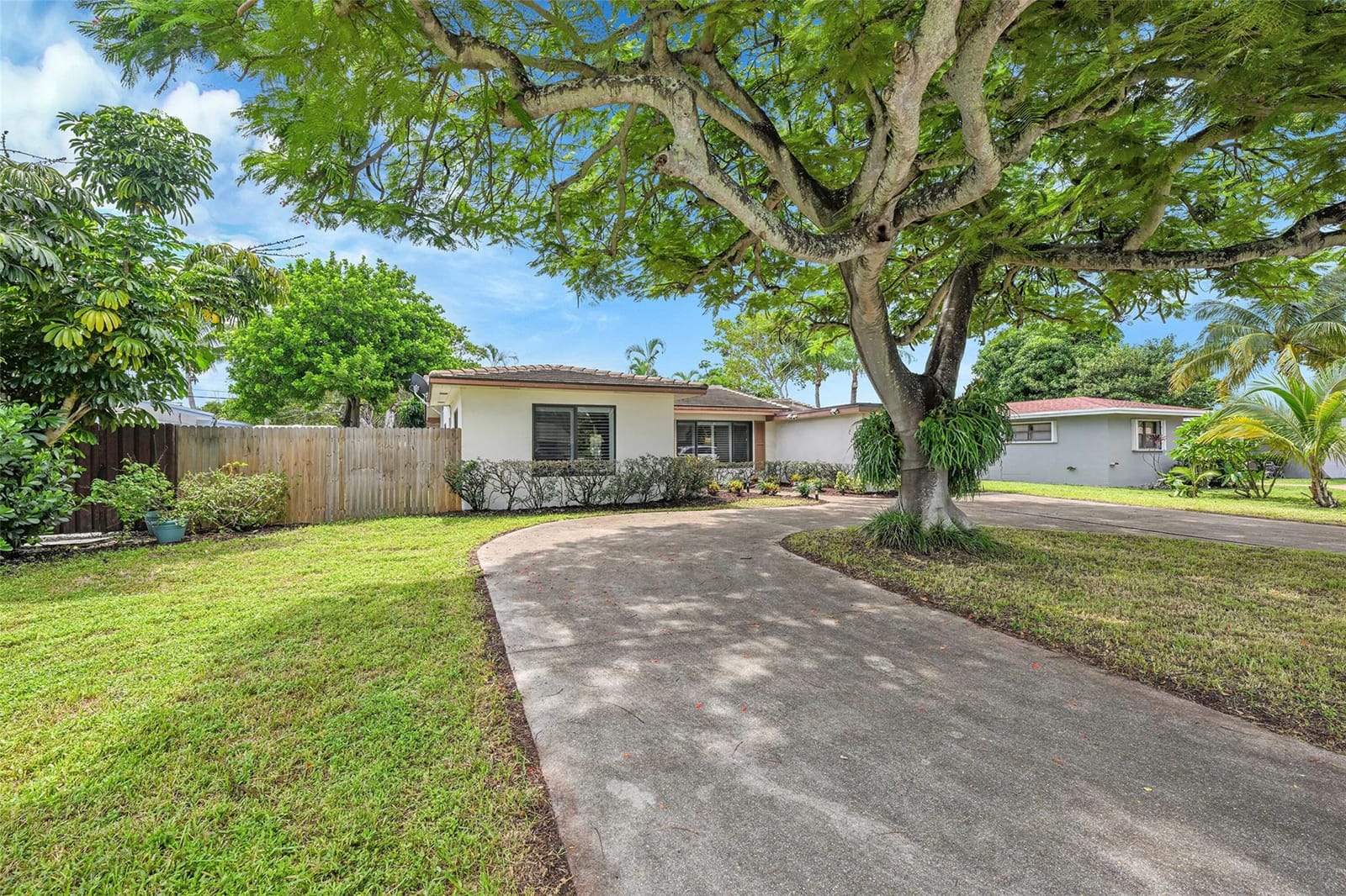 900 SE 13th Court — photo 3