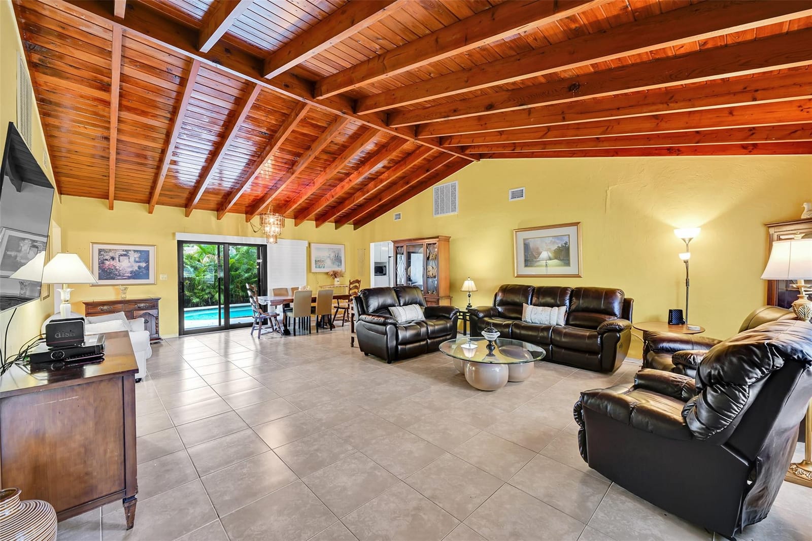 900 SE 13th Court — photo 4