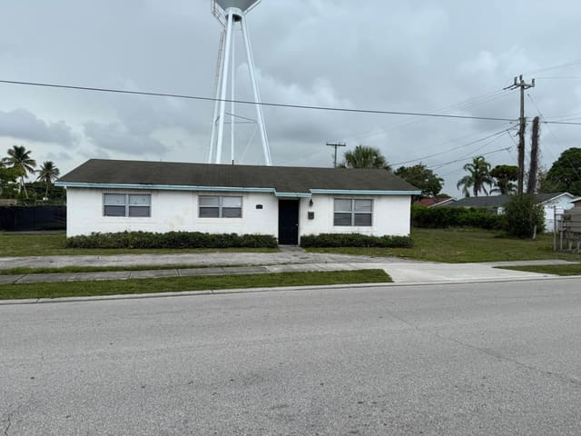 5713 Candlewood Street, sold in Mangonia Hills, Mangonia Park, FL