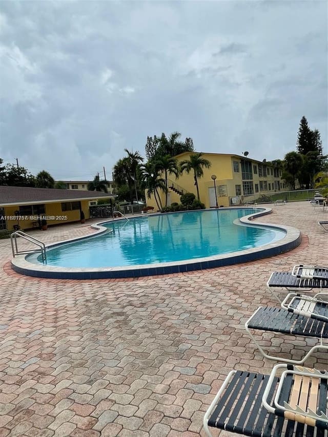 20201 NE 29th Court D112, Aventura, FL 33180