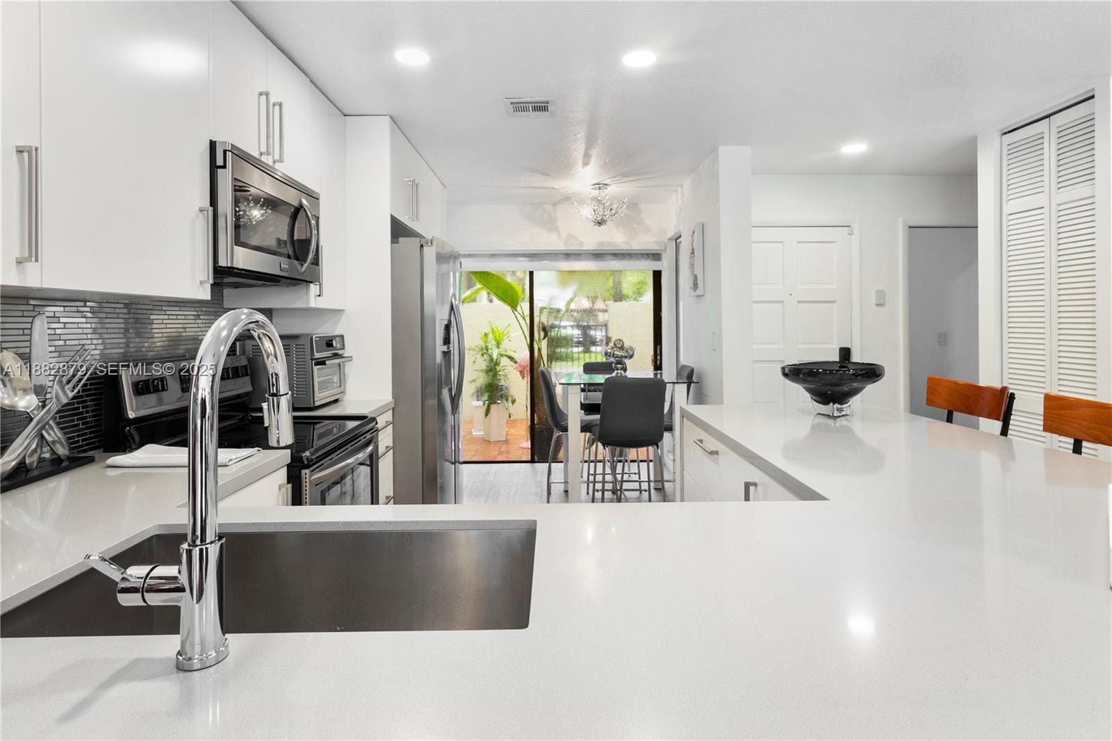 9868 Costa Del Sol Boulevard F-93, Doral, FL 33178 photo 13