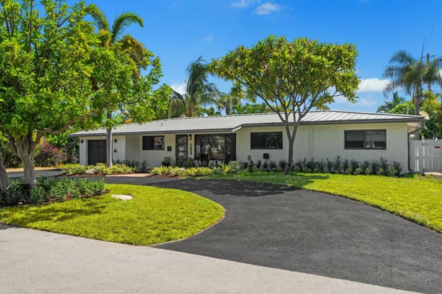 3246 NE 27th Terrace, sold in Lake Placid 35-23 B, Lighthouse Point, FL
