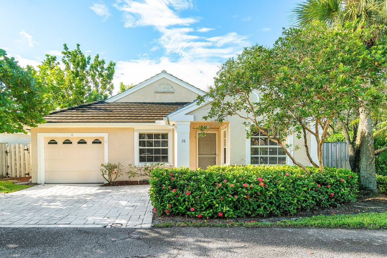 16 Commodore Place, Palm Beach Gardens, FL 33418